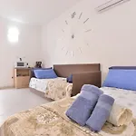 Izzhome New One 아파트