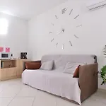아파트 Izzhome New One 풀라