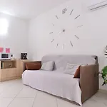 Izzhome New One 아파트 *