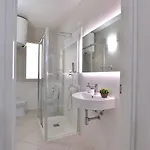 Izzhome New One 아파트 *