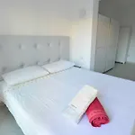 아파트 Izzhome New One