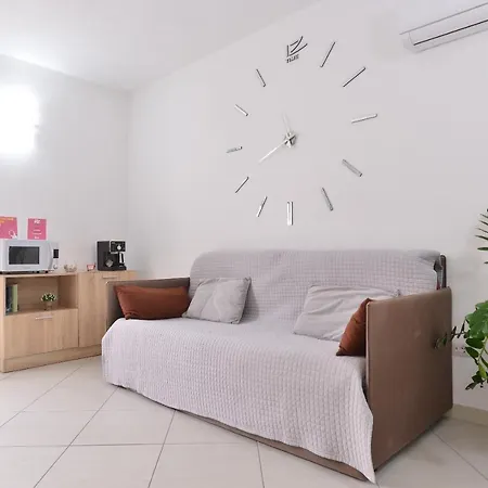 公寓 Izzhome New One 普拉
