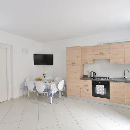Izzhome New One Apartamento Pula