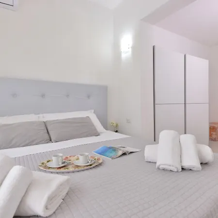Izzhome New One Apartmán *