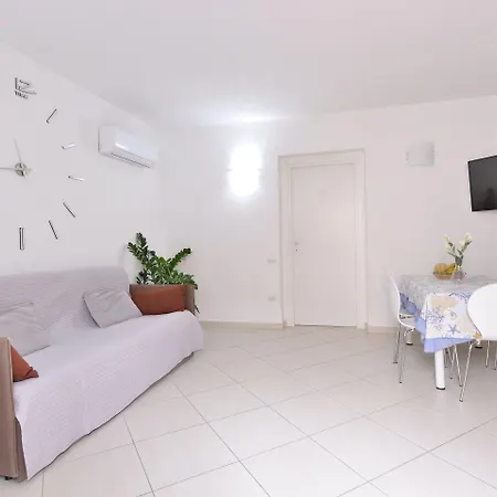 Izzhome New One Apartmán *