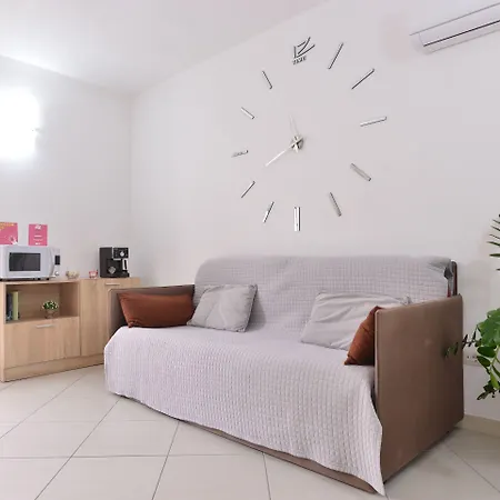 Izzhome New One Apartmán *