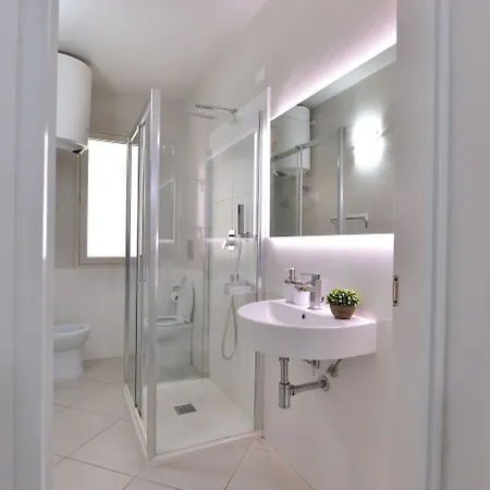 Izzhome New One アパート *